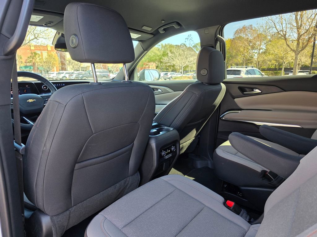 Used 2024 Chevrolet Traverse LT image 27
