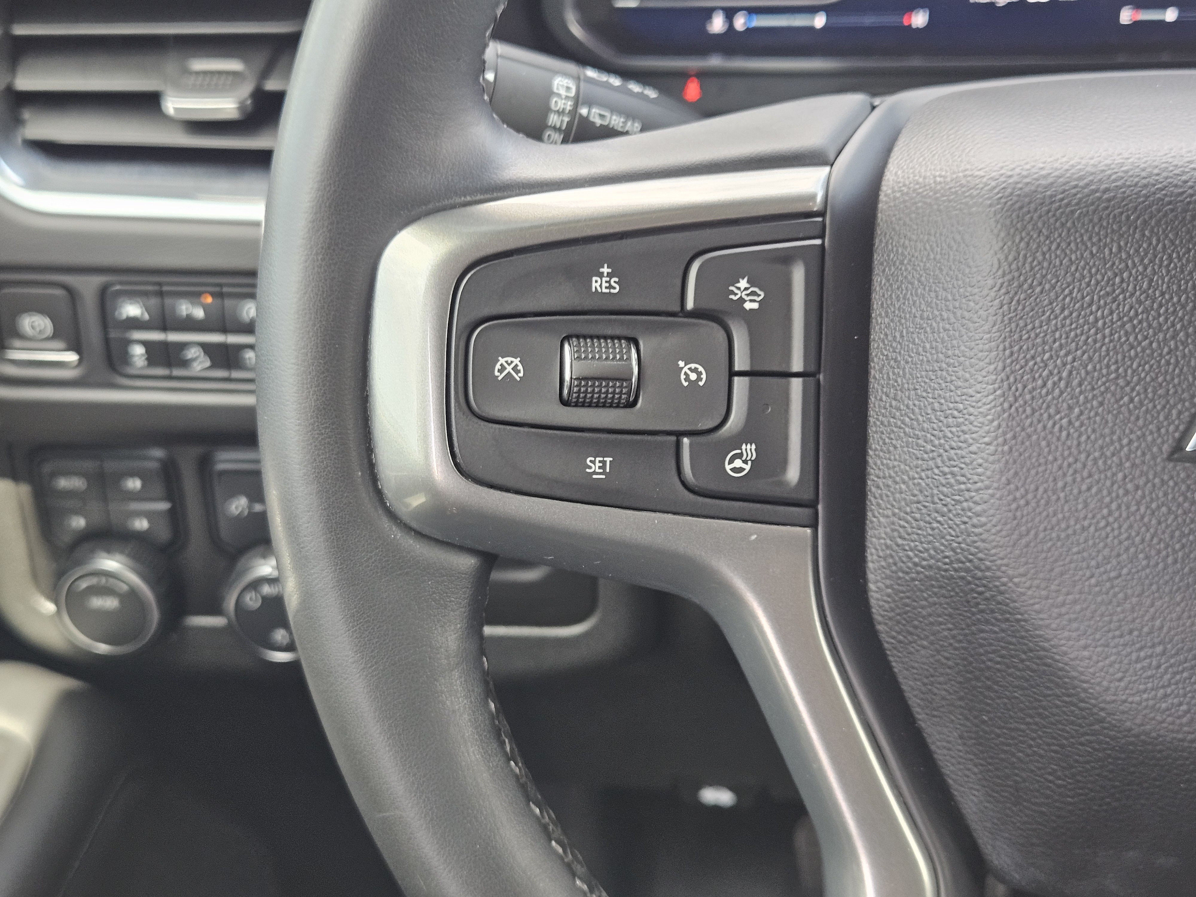 Used 2023 Chevrolet Tahoe Z71 w/ Luxury Package AWD/4WD image 28