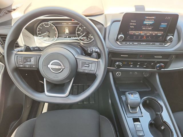 Used 2023 Nissan Rogue S image 11
