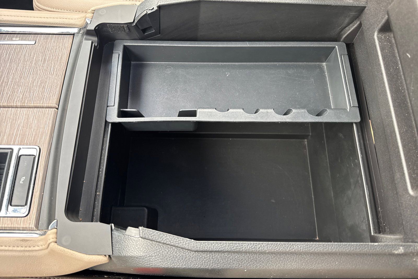 Used 2024 Ford Expedition Limited image 34