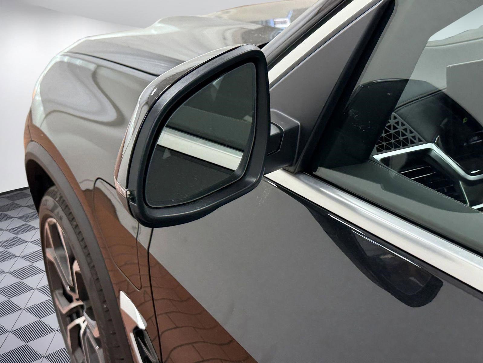 Used 2025 BMW X5 xDrive50e w/ Premium Package image 22