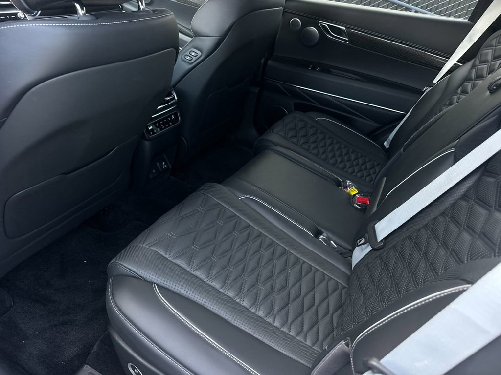Used 2025 Genesis GV80 3.5T e-SC image 13