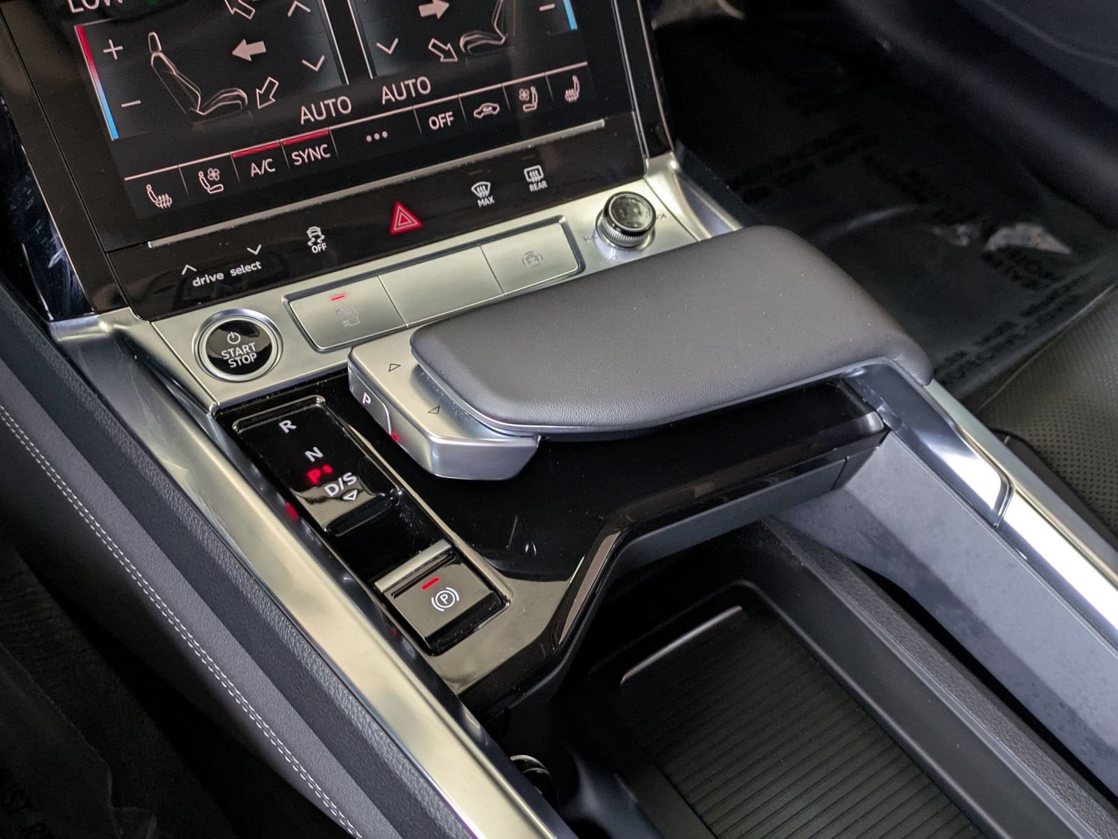 Used 2024 Audi Q8 e-tron Premium Plus w/ Premium Plus Package AWD/4WD image 14