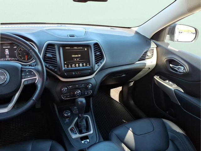 Used 2018 Jeep Cherokee Limited image 16