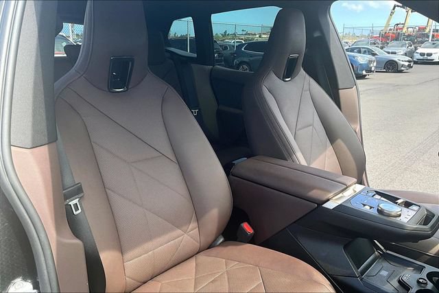 Used 2024 BMW iX xDrive50 w/ Premium Package AWD/4WD image 7