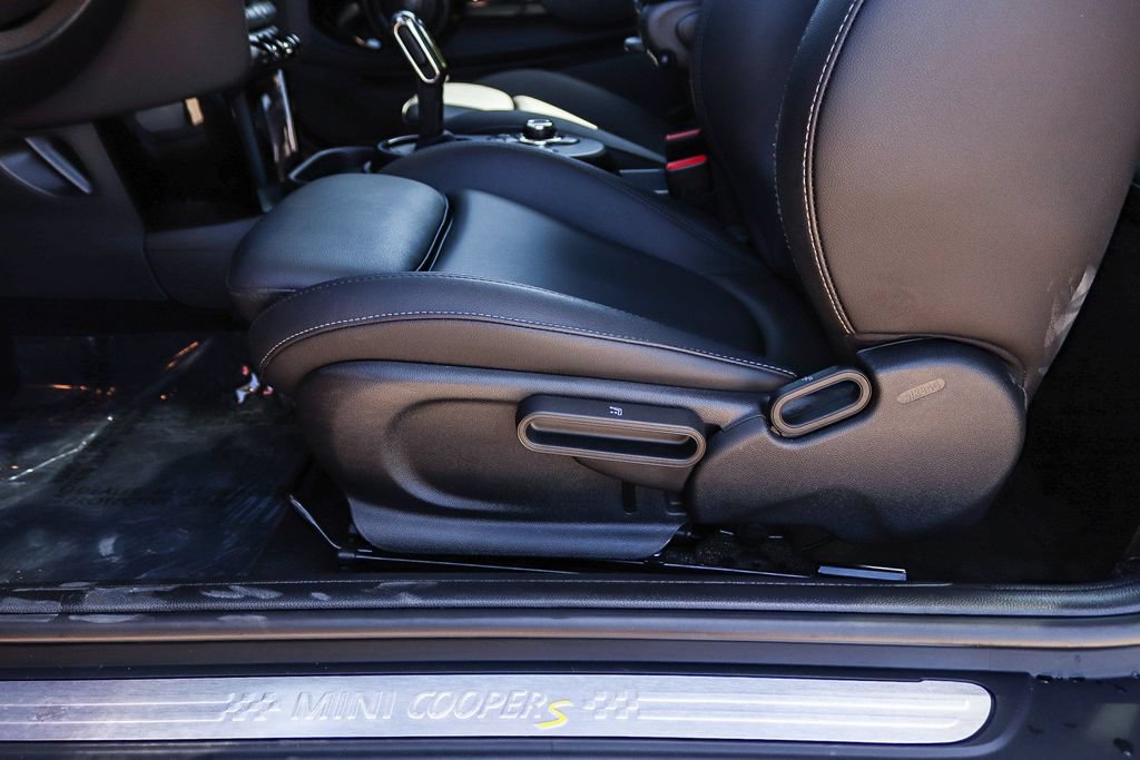 Used 2024 MINI Cooper SE FWD image 25