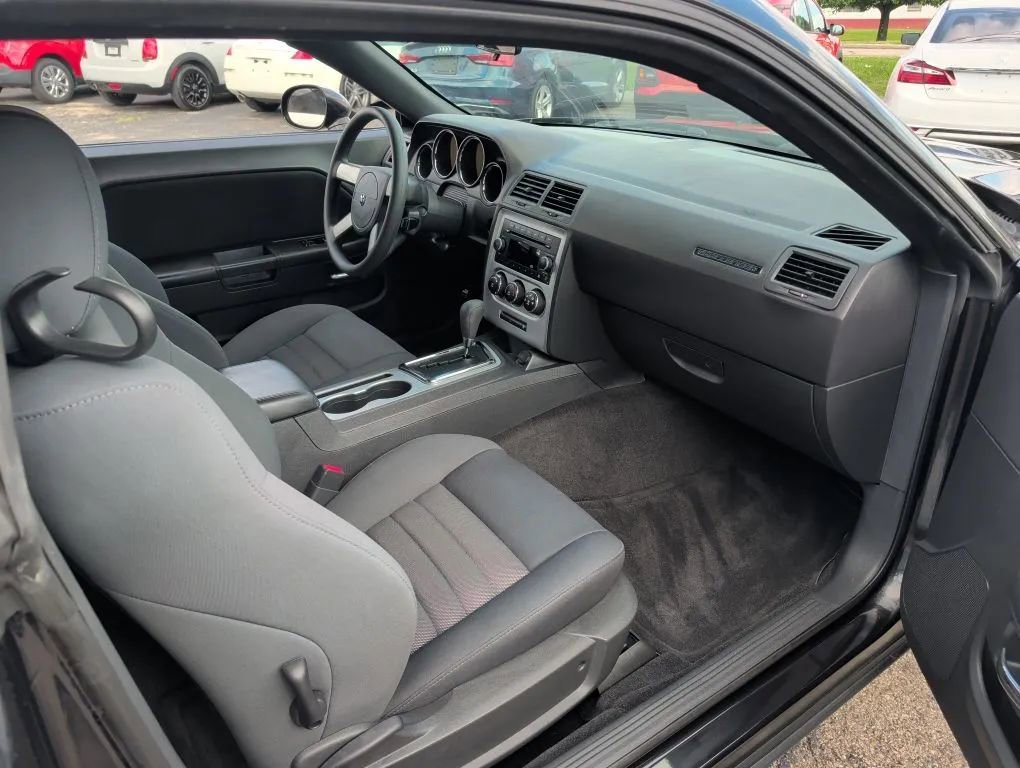 Used 2010 Dodge Challenger SE RWD image 23