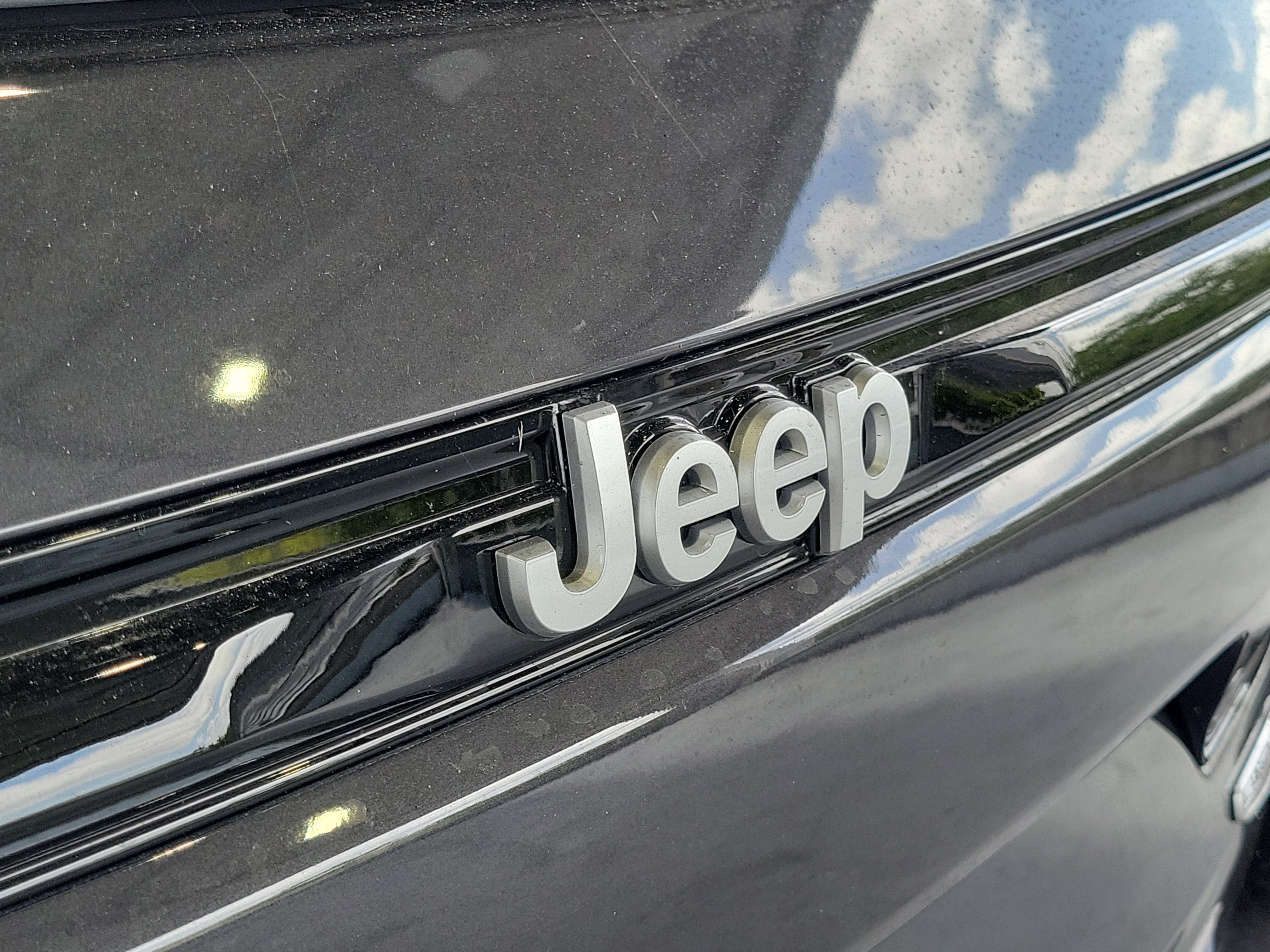 New 2025 Jeep Grand Cherokee Summit w/ Adv Protech Group IV AWD/4WD image 5