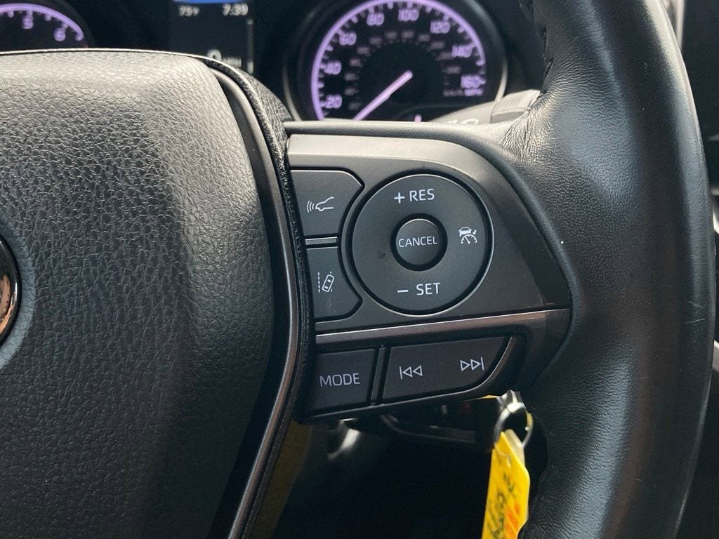 Used 2021 Toyota Camry SE FWD image 19