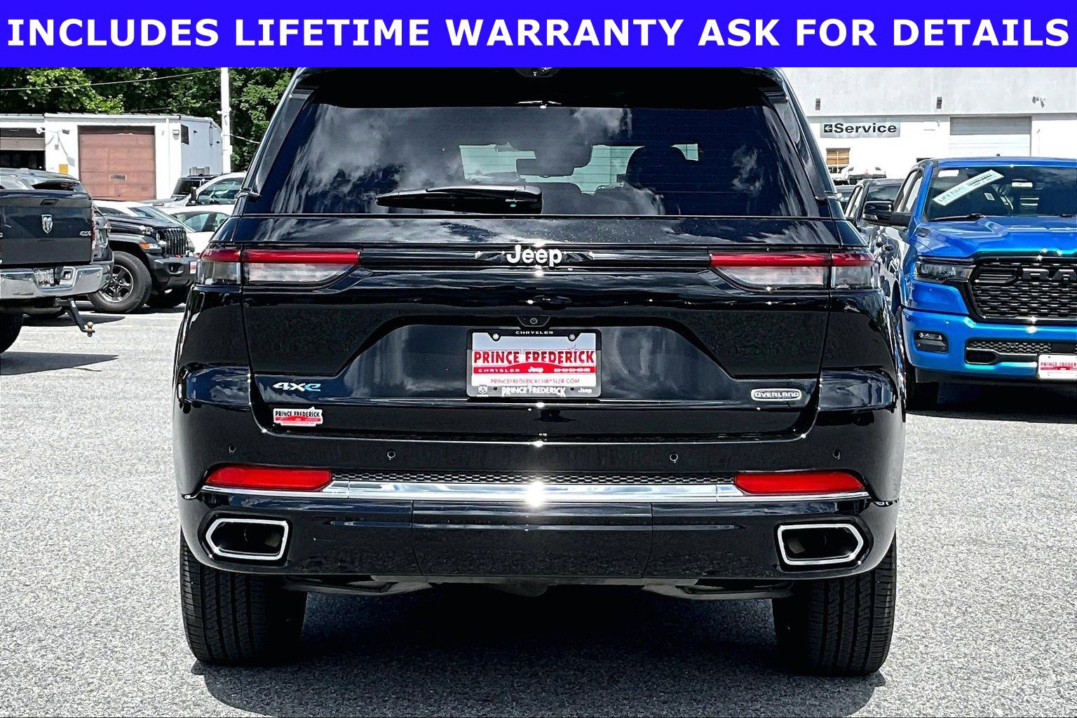 Used 2025 Jeep Grand Cherokee Overland w/ Advanced Protech Group III AWD/4WD image 4