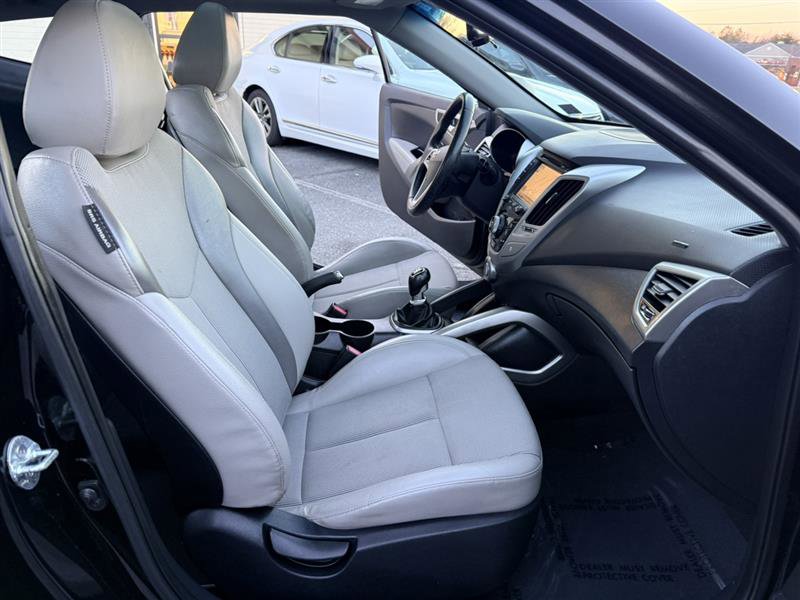Used 2013 Hyundai Veloster w/ Style Pkg image 13