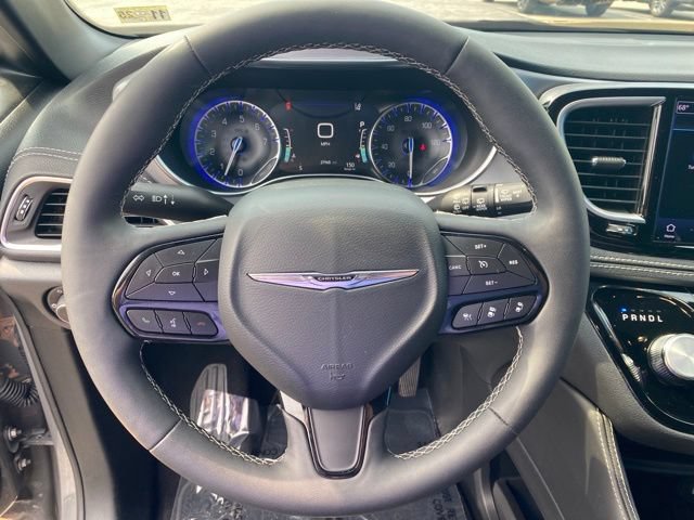Used 2025 Chrysler Pacifica Limited FWD image 20