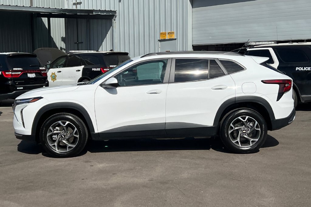 Used 2025 Chevrolet Trax LT w/ LT Convenience Package FWD image 7