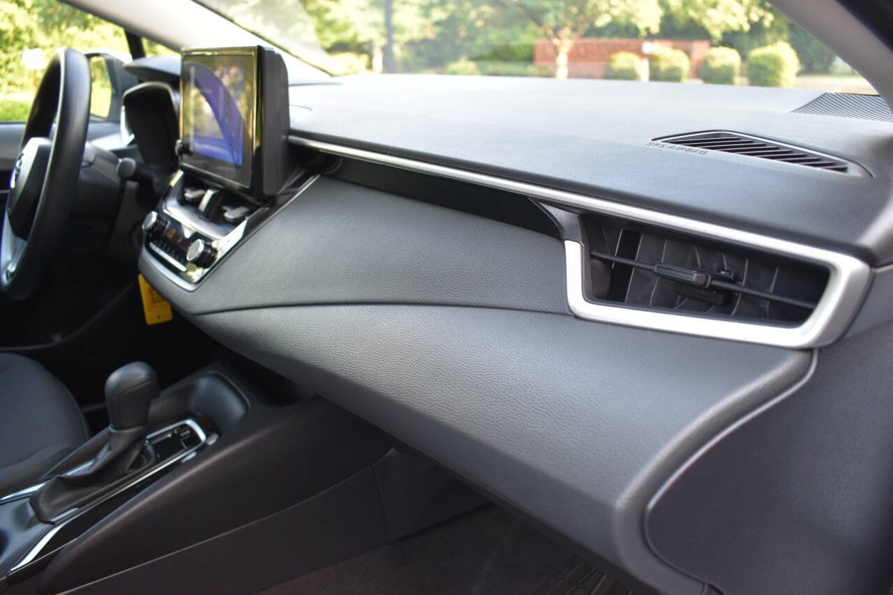 Used 2025 Toyota Corolla LE FWD image 22