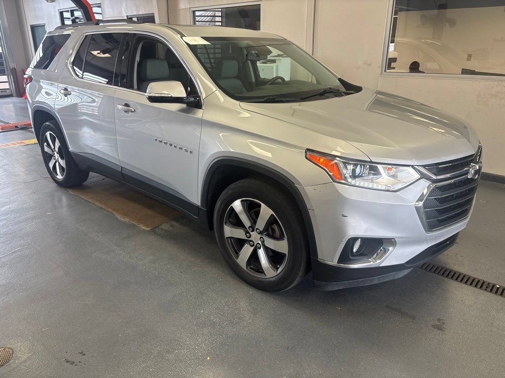 Used 2019 Chevrolet Traverse LT w/ LT Premium Package AWD/4WD image 1
