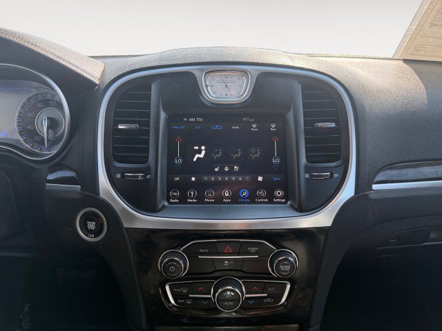 Used 2019 Chrysler 300 Limited RWD image 8