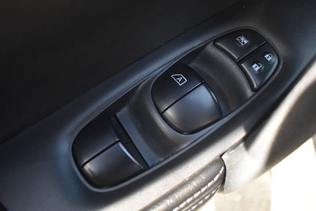 Used 2018 Nissan Rogue S FWD image 18