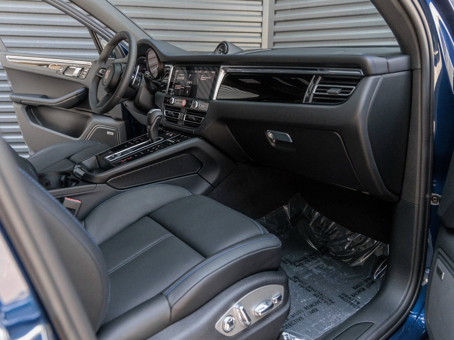 New 2025 Porsche Macan AWD/4WD image 26