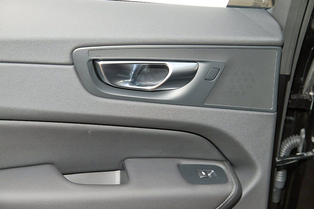 New 2026 Volvo XC60 B5 Plus w/ Protection Package Premier image 18