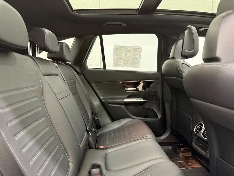 New 2025 Mercedes-Benz GLC 350e 4MATIC image 4