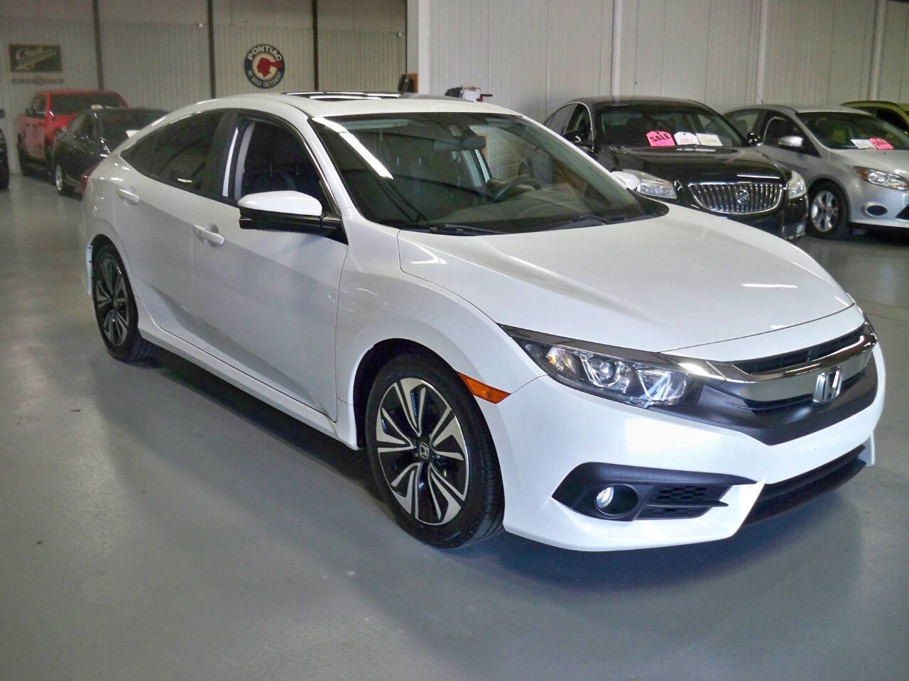 Used 2018 Honda Civic EX-T image 3