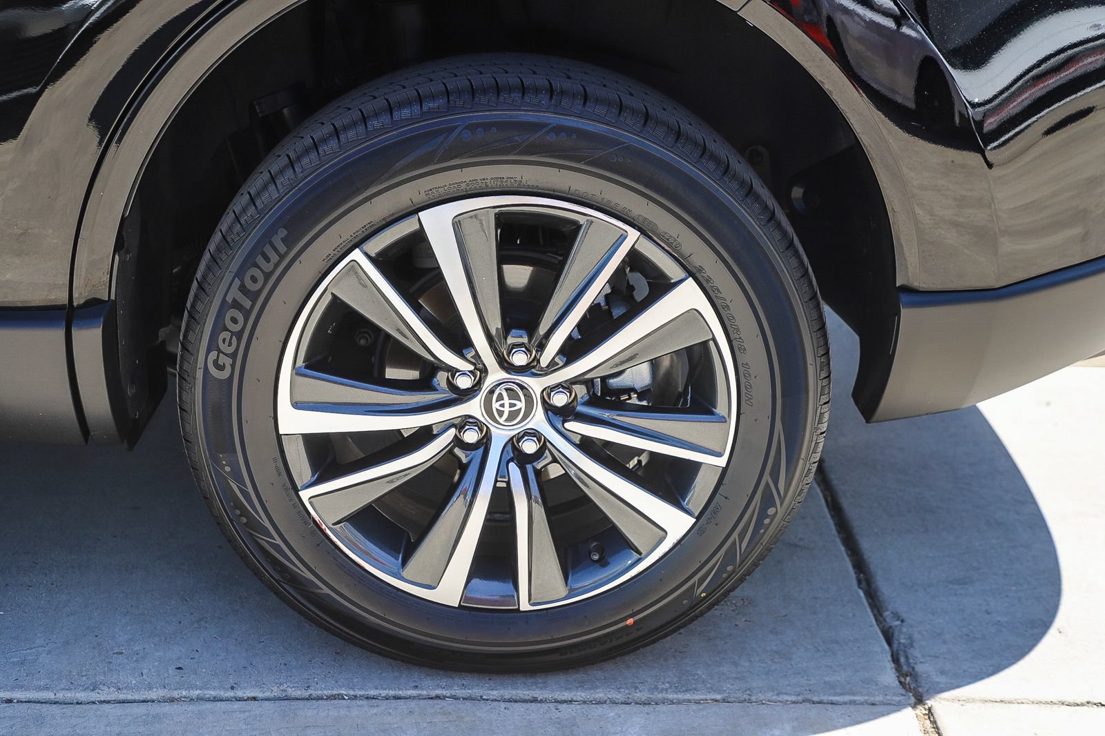 Certified 2023 Toyota Venza LE AWD/4WD image 11