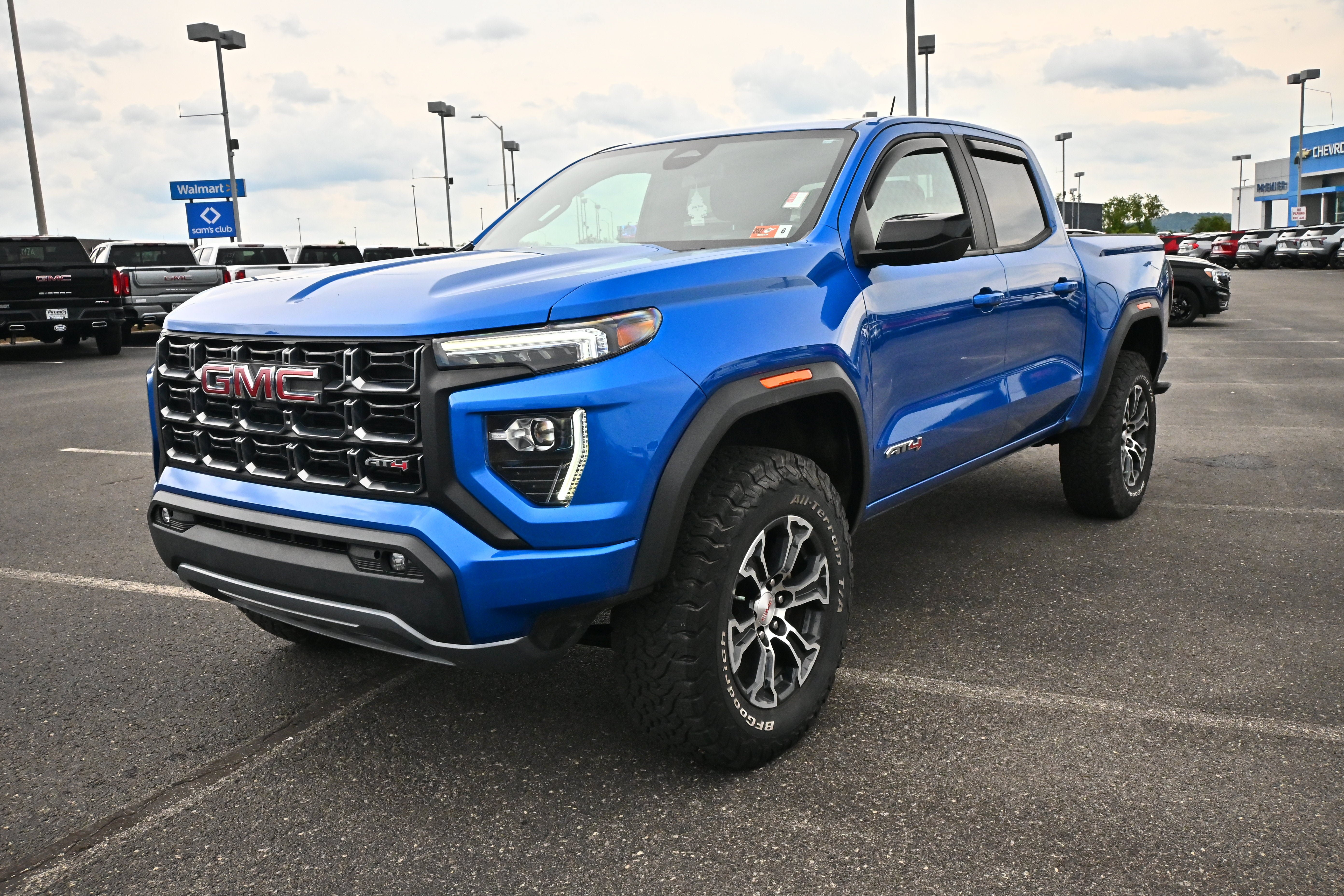 Used 2023 GMC Canyon AT4 w/ AT4 Premium Package AWD/4WD image 4