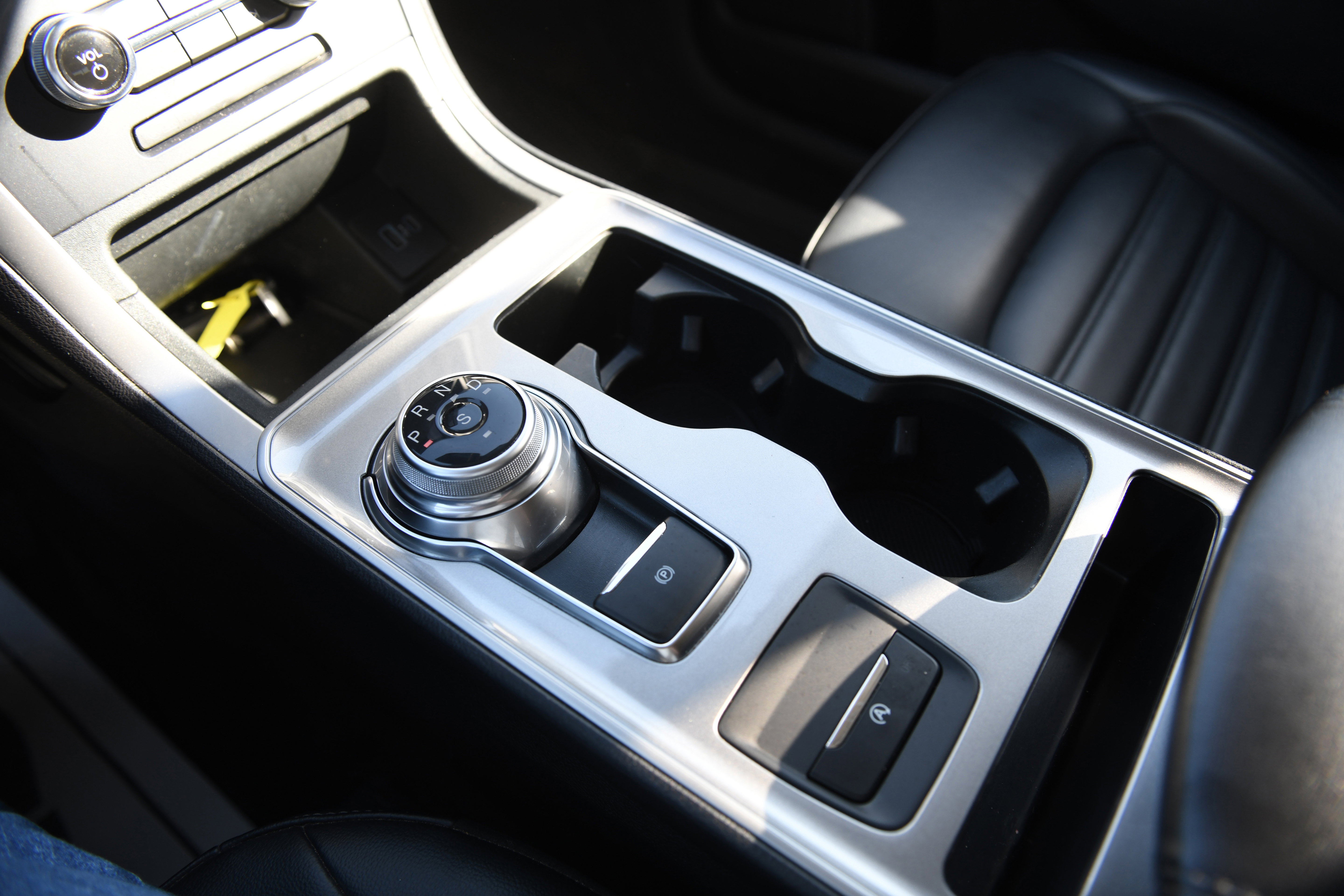 Used 2023 Ford Edge SEL image 16