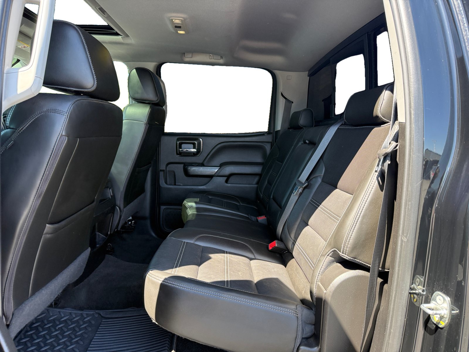 Used 2018 GMC Sierra 2500 Denali w/ Duramax Plus Package AWD/4WD image 16
