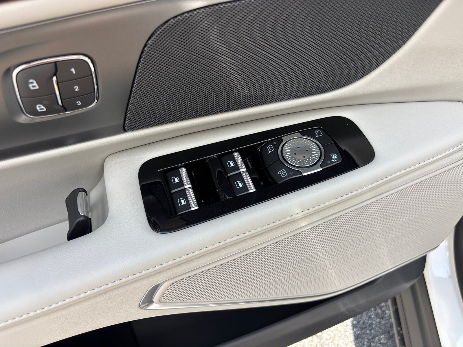 New 2026 Lincoln Nautilus Premier AWD/4WD image 13