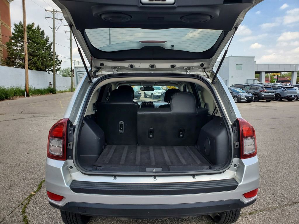 Used 2014 Jeep Compass Latitude w/ Sun/Sound Group AWD/4WD image 10