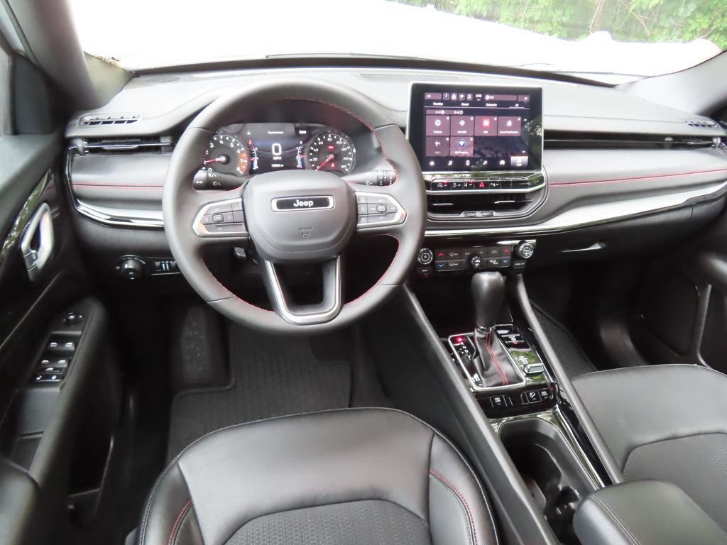 Certified 2025 Jeep Compass Trailhawk AWD/4WD image 4