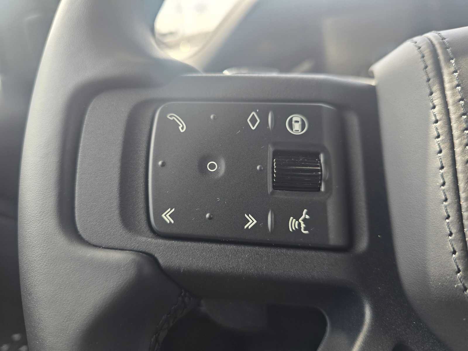 Used 2025 Land Rover Defender 110 AWD/4WD image 34