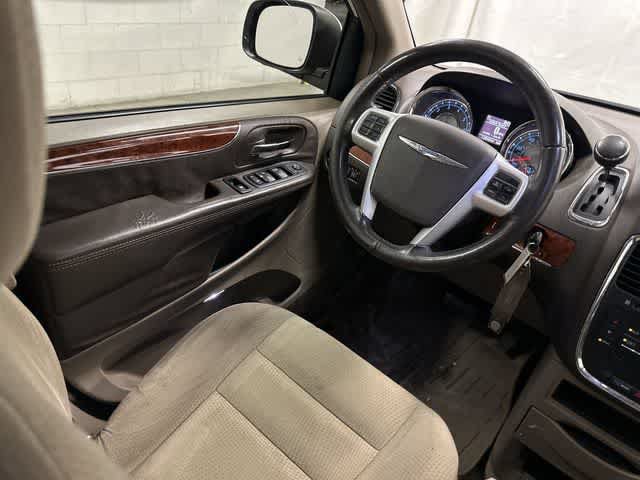 Used 2014 Chrysler Town & Country Touring FWD image 12