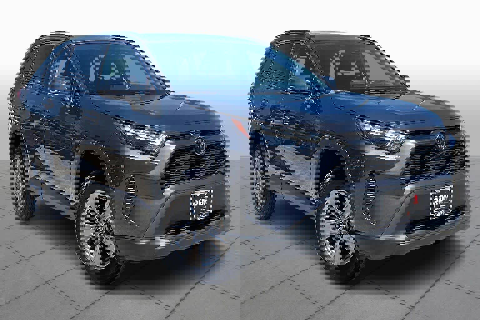 Used 2025 Toyota RAV4 XLE image 3