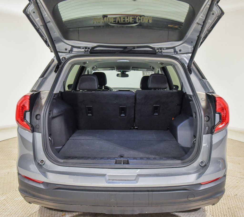 Used 2023 GMC Terrain SLE image 14