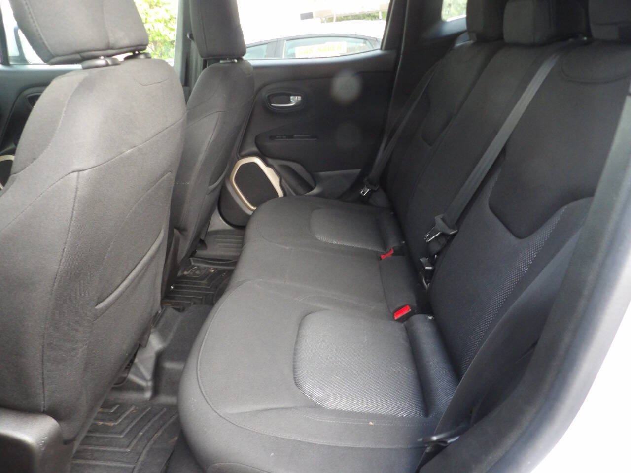 Used 2016 Jeep Renegade Latitude w/ Cold Weather Group AWD/4WD image 6