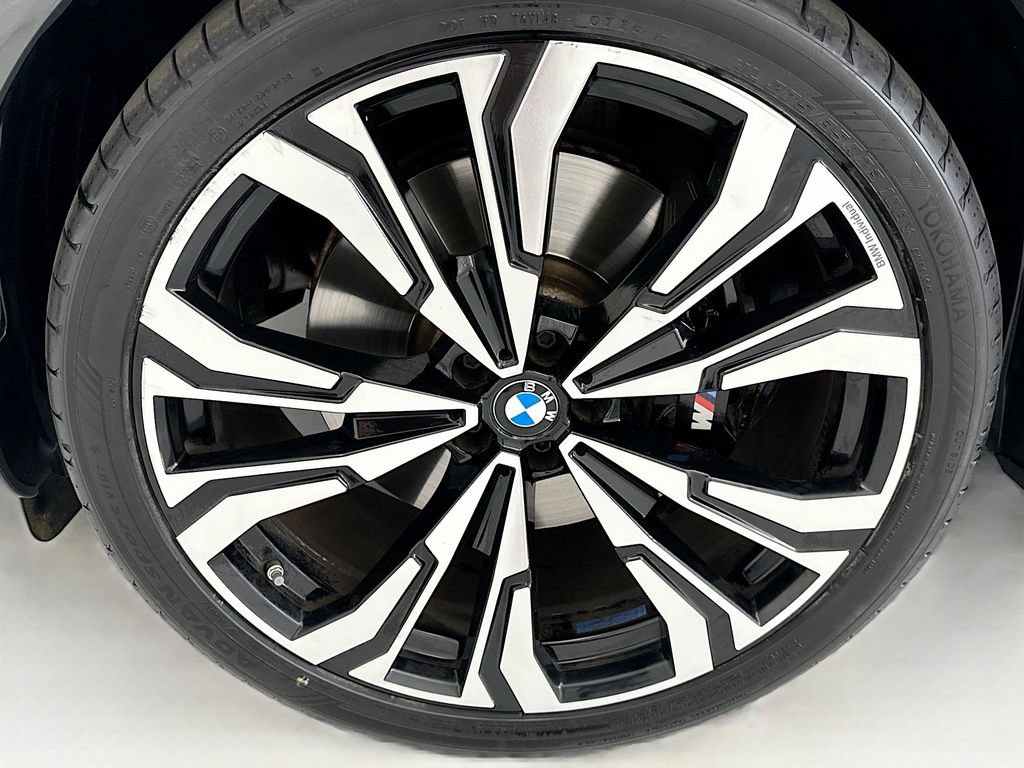 Used 2024 BMW X7 xDrive40i w/ M Sport Package AWD/4WD image 29