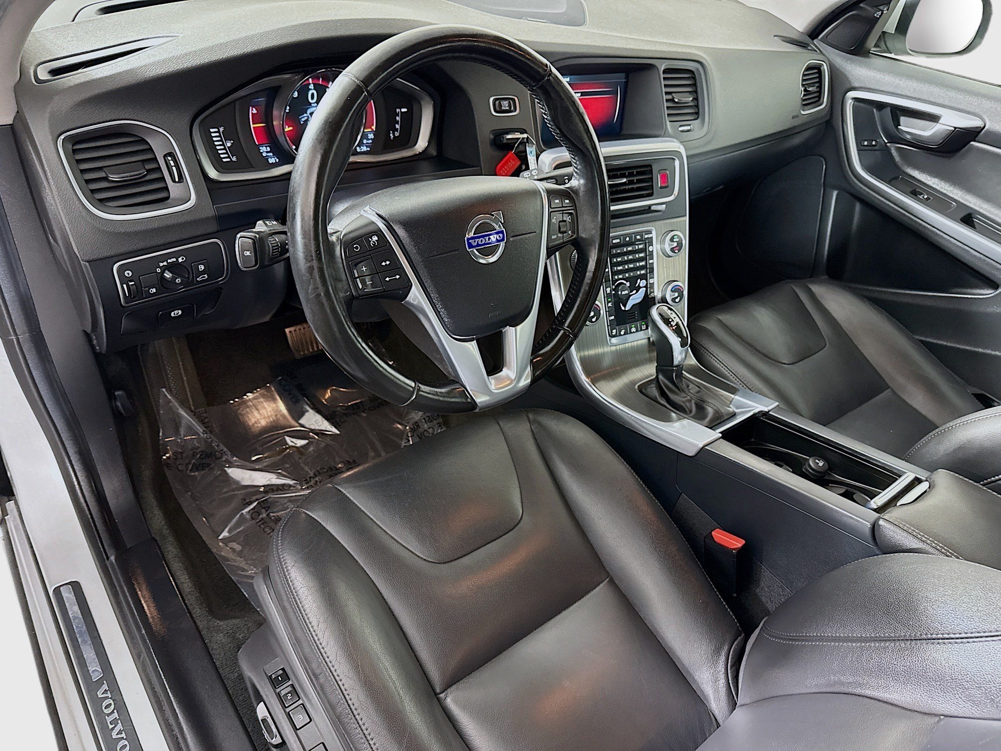 Used 2016 Volvo V60 T5 Platinum w/ Climate Package FWD image 23