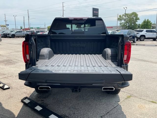 Used 2022 GMC Sierra 1500 AT4 w/ Technology Package AWD/4WD image 4