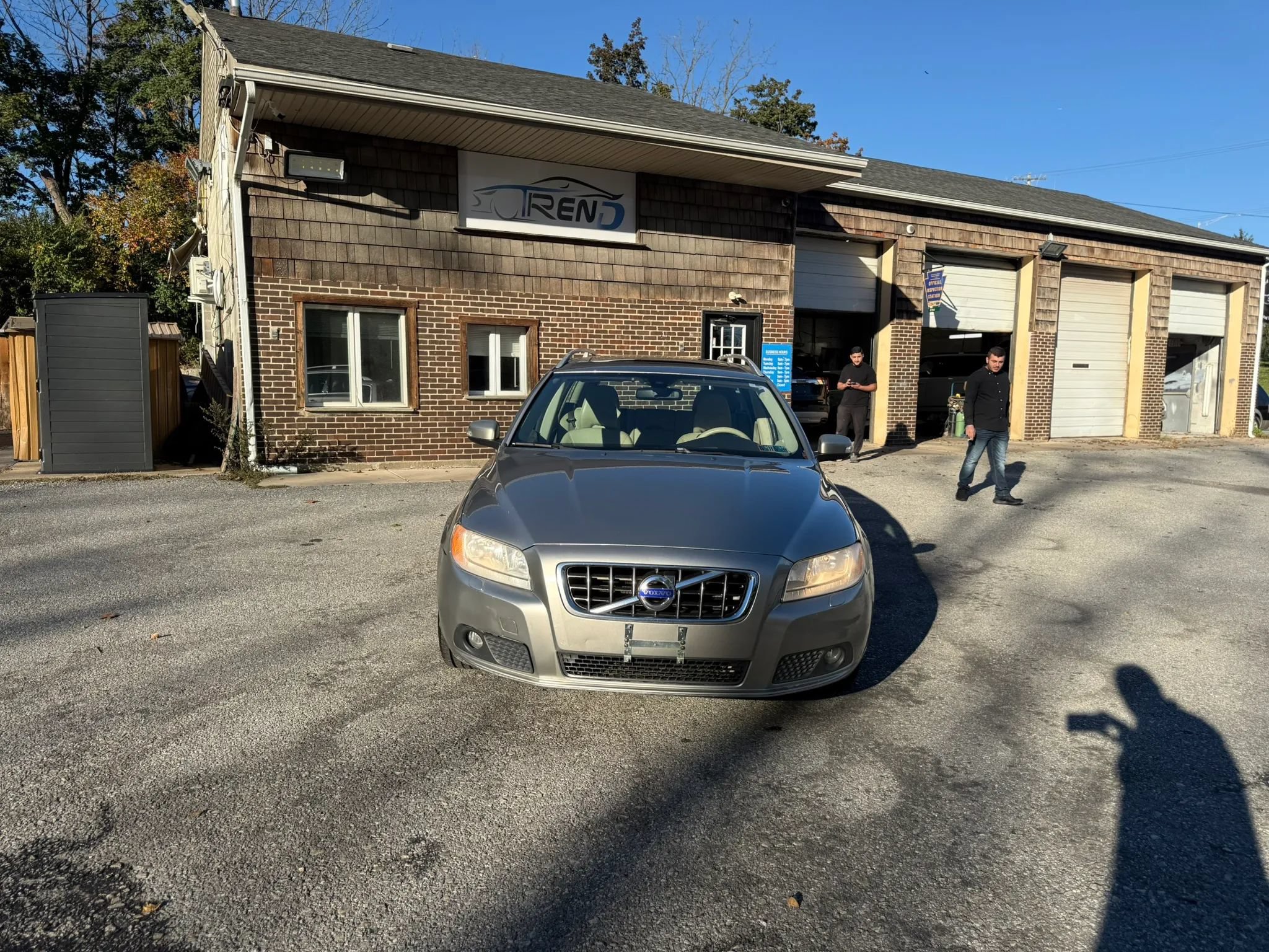 Used 2010 Volvo V70 R-Design FWD image 3