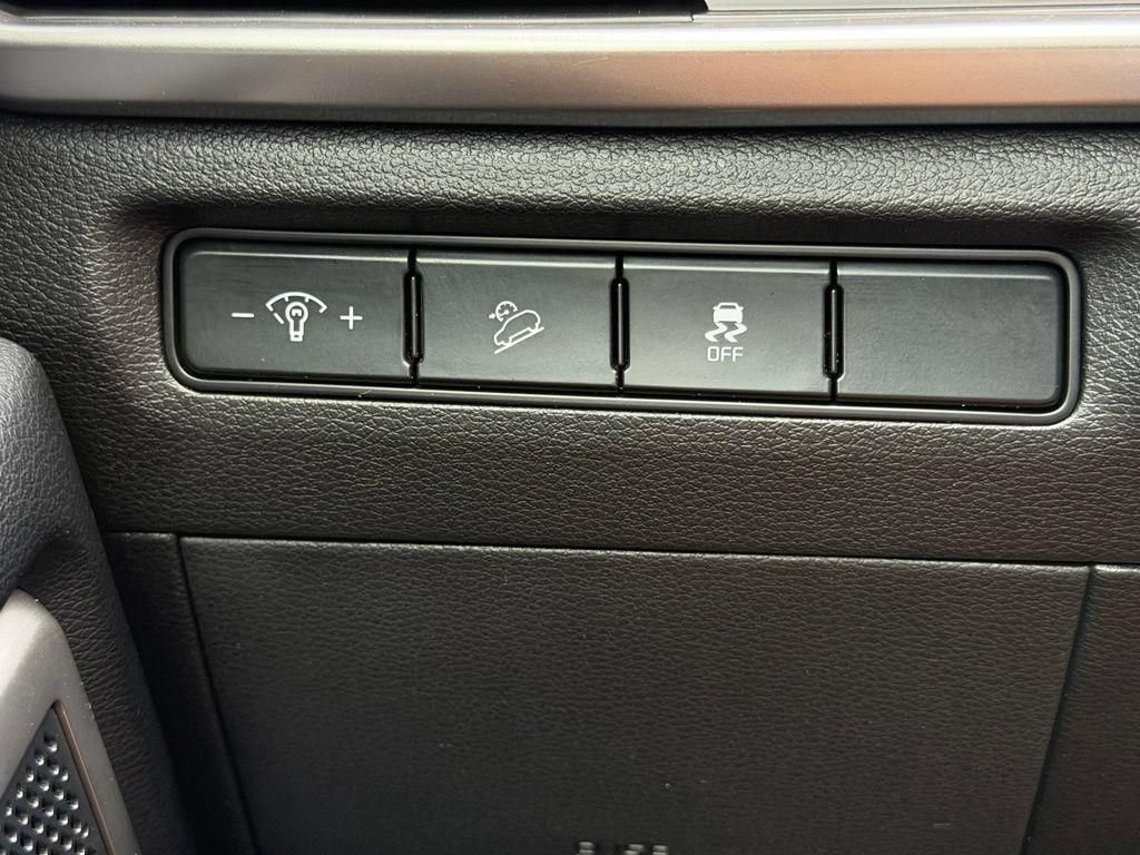 Used 2024 Kia Telluride LX FWD image 19