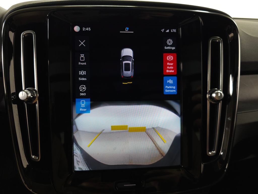 Used 2023 Volvo XC40 Recharge Plus w/ Protection Package Premier AWD/4WD image 26