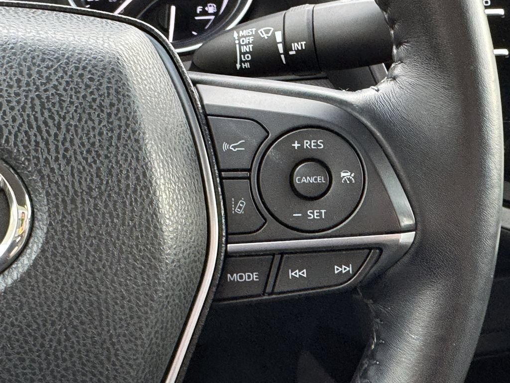 Used 2018 Toyota Camry XLE FWD image 31