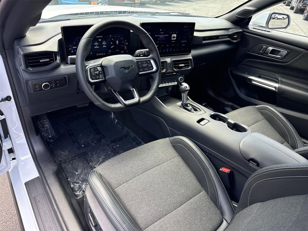 Used 2025 Ford Mustang Coupe RWD image 18