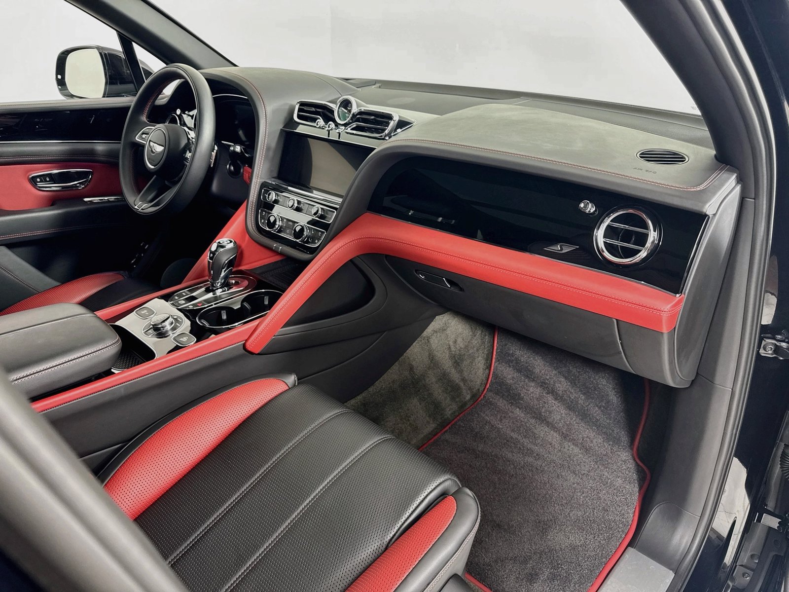 Certified 2023 Bentley Bentayga AWD/4WD image 29
