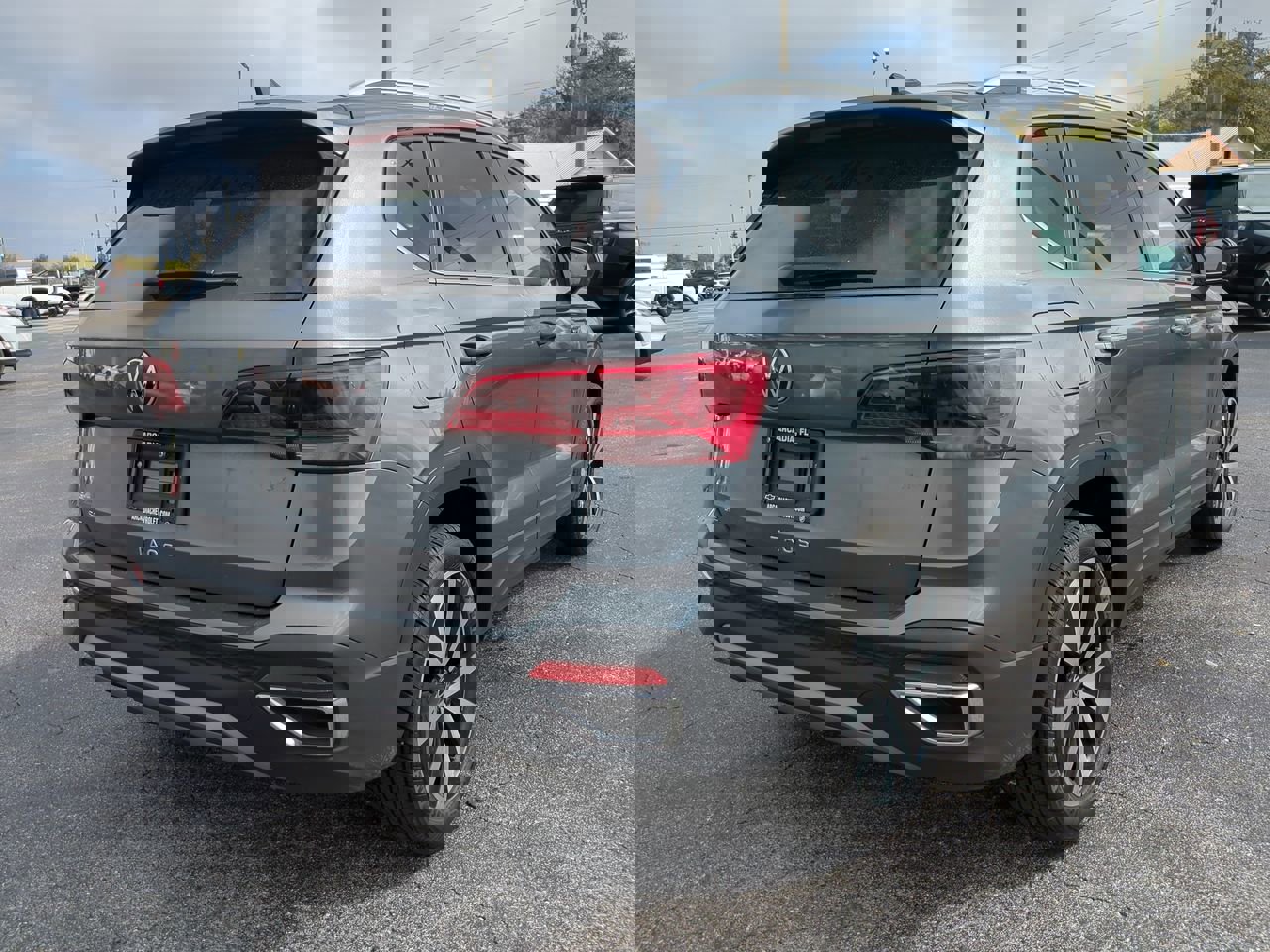 Used 2024 Volkswagen Taos SE image 4