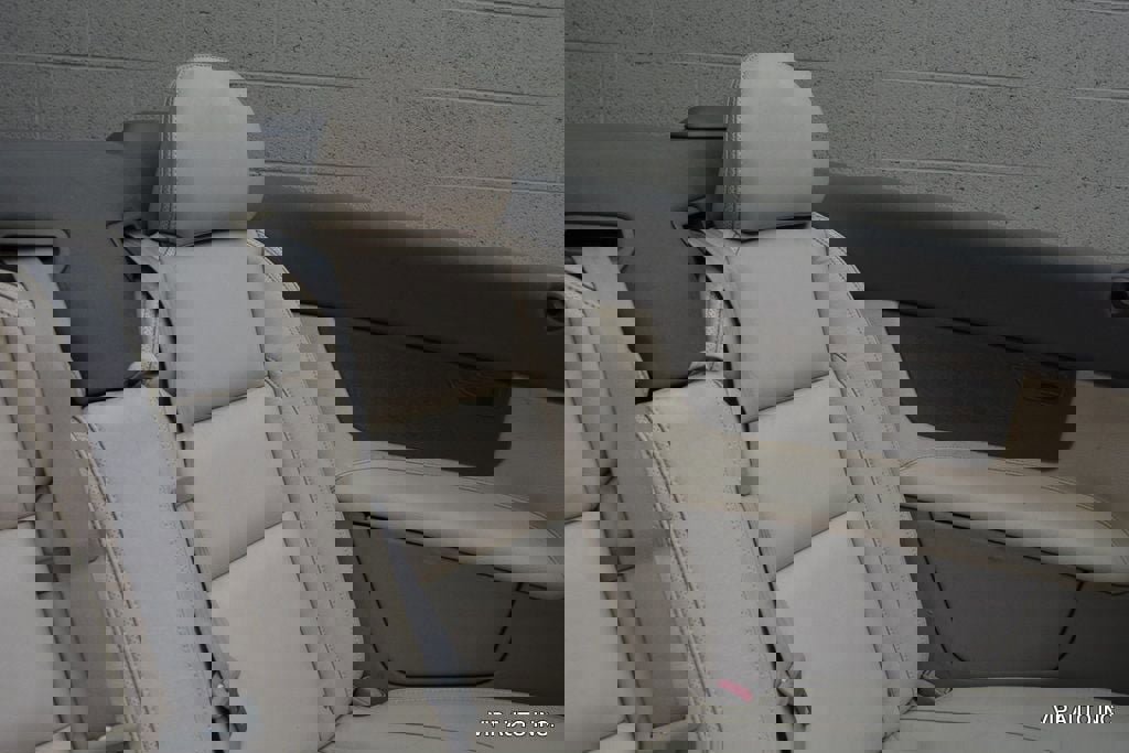 Used 2011 Volvo C70 T5 w/ Convenience Pkg FWD image 25