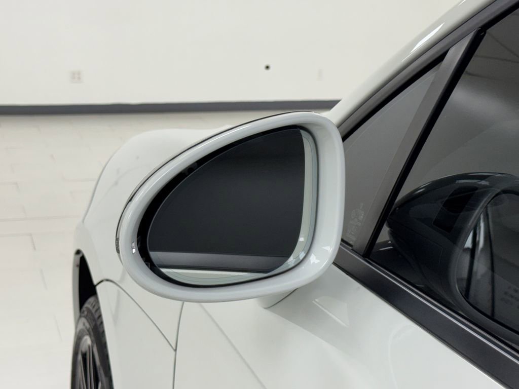 Used 2024 Porsche Macan w/ Premium Plus Package image 32