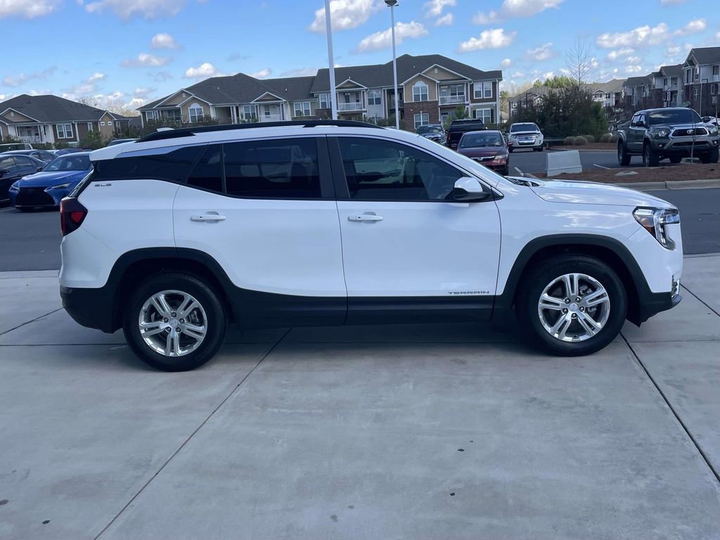 Used 2022 GMC Terrain SLE w/ Driver Convenience Package image 5